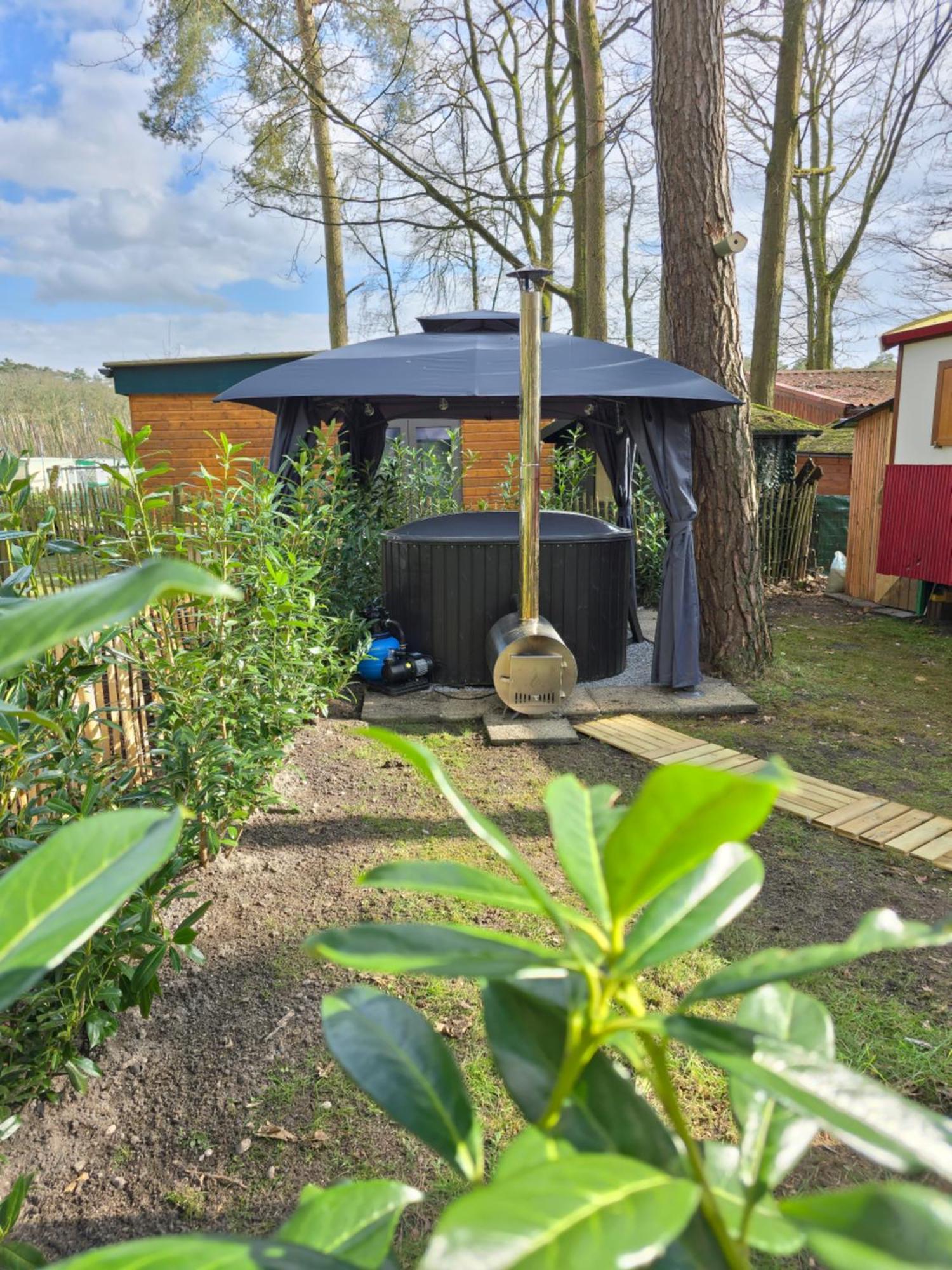 Pipowagen Met Prive Hot Tub Villa Lanaken Exterior photo